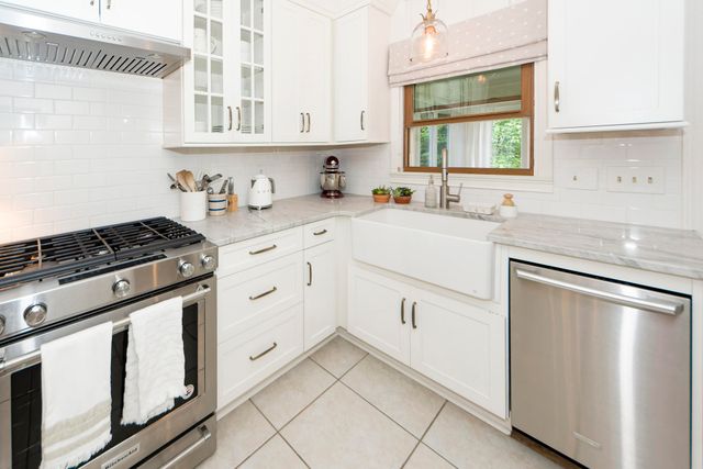 117 Pine Grove Avenue, Summerville, SC 29483