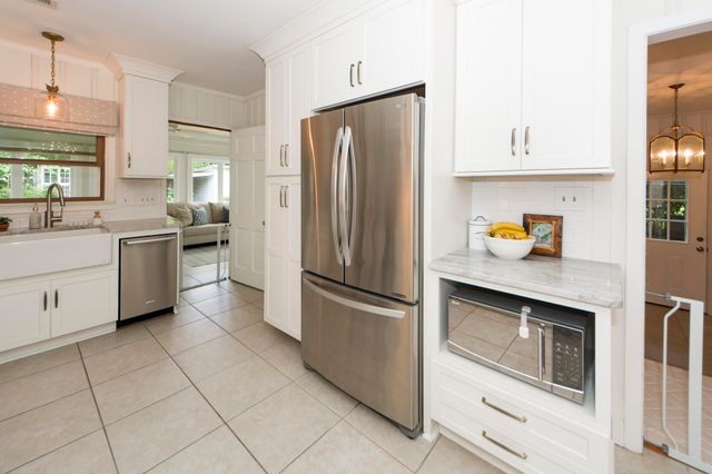 117 Pine Grove Avenue, Summerville, SC 29483