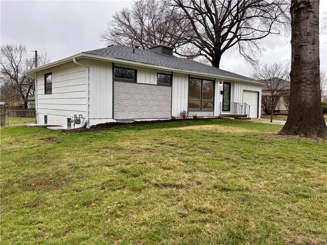 7236 Newton Drive, Overland Park, KS 66204