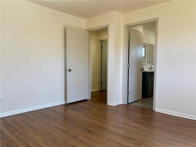 7236 Newton Drive, Overland Park, KS 66204