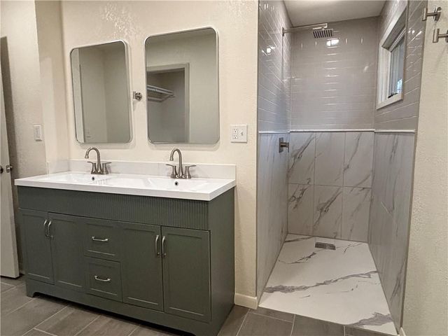 7236 Newton Drive, Overland Park, KS 66204