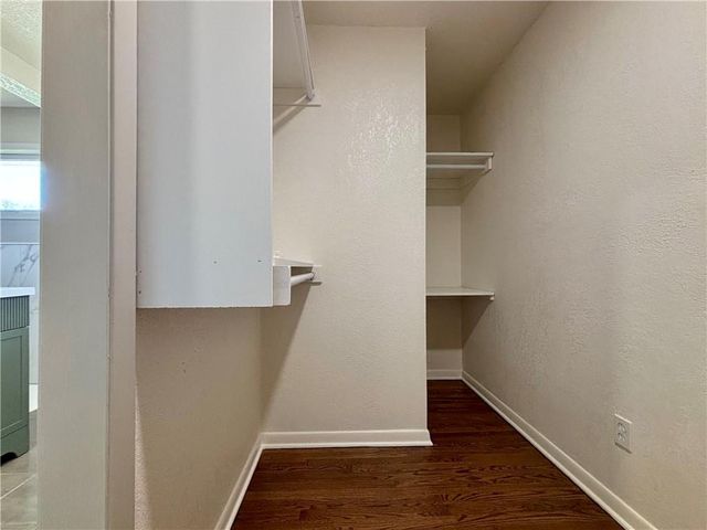 7236 Newton Drive, Overland Park, KS 66204