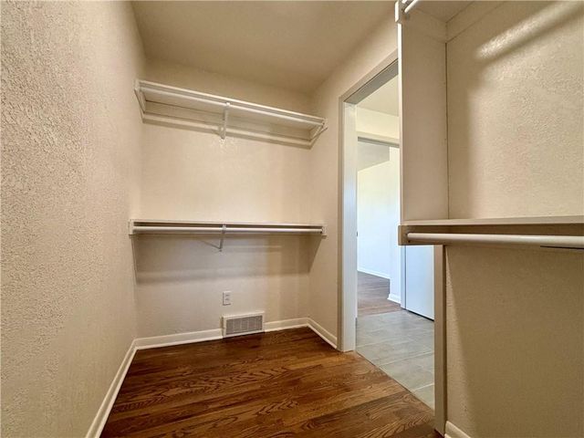 7236 Newton Drive, Overland Park, KS 66204