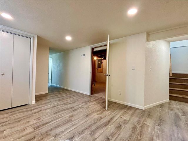 7236 Newton Drive, Overland Park, KS 66204