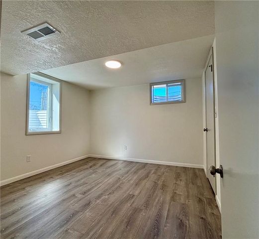 7236 Newton Drive, Overland Park, KS 66204