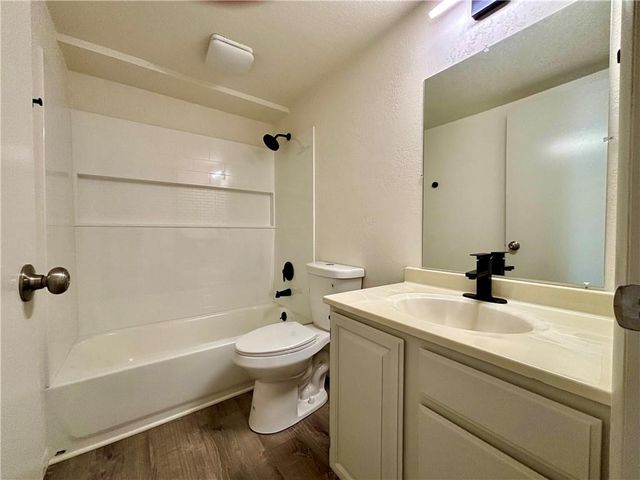 7236 Newton Drive, Overland Park, KS 66204