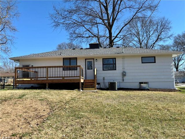 7236 Newton Drive, Overland Park, KS 66204