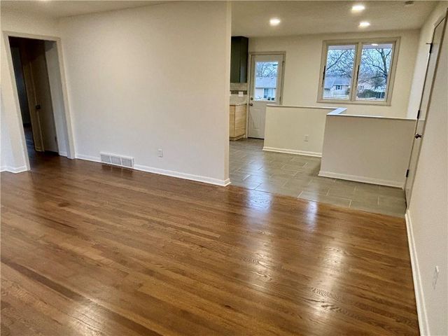 7236 Newton Drive, Overland Park, KS 66204