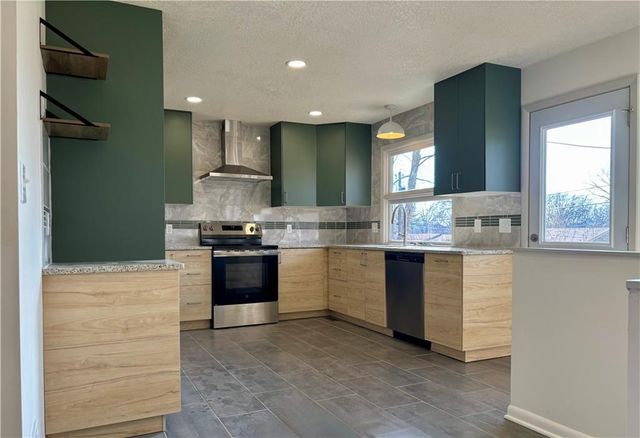 7236 Newton Drive, Overland Park, KS 66204