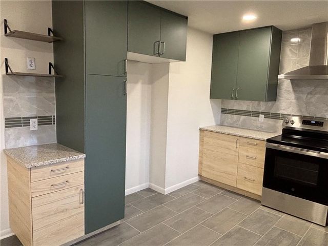 7236 Newton Drive, Overland Park, KS 66204