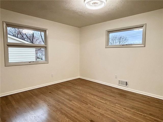 7236 Newton Drive, Overland Park, KS 66204