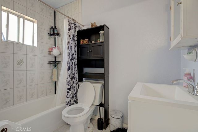 7731 Klump, Los Angeles, CA 91352