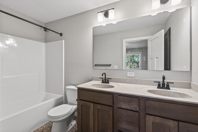 2130 357th Avenue NE, Cambridge, MN 55008