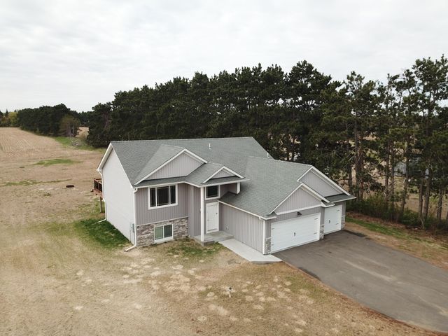2130 357th Avenue NE, Cambridge, MN 55008