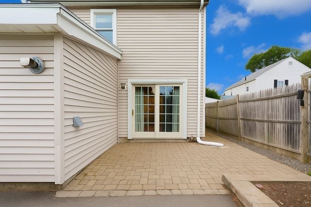 18 Beacon Place 18, Melrose, MA 02176