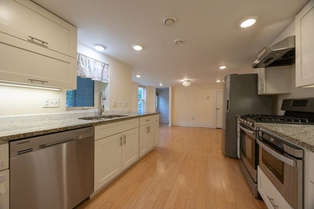 18 Beacon Place 18, Melrose, MA 02176