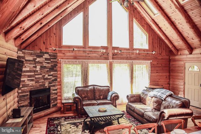 194 THORNBERRY LANE, Blakeslee, PA 18610