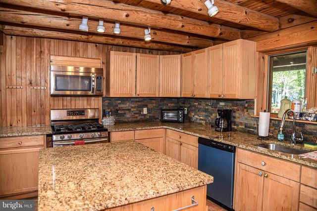 194 THORNBERRY LANE, Blakeslee, PA 18610