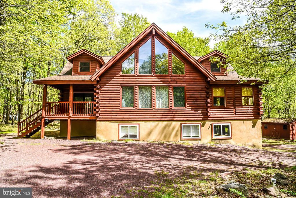 194 THORNBERRY LANE, Blakeslee, PA 18610