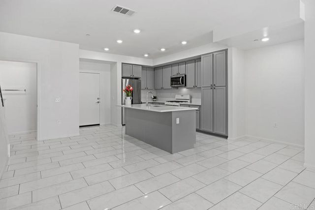 2040 Mindoro Ln 4, Chula Vista, CA 91915