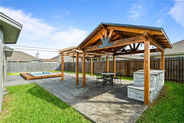 7602 Stampede Dr, Corpus Christi, TX 78414