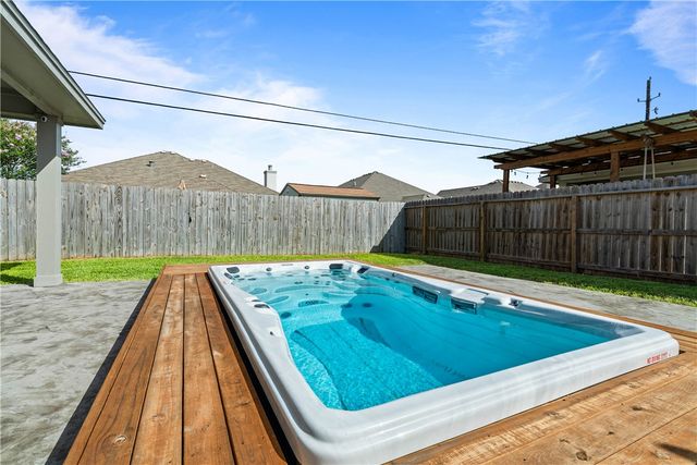 7602 Stampede Dr, Corpus Christi, TX 78414