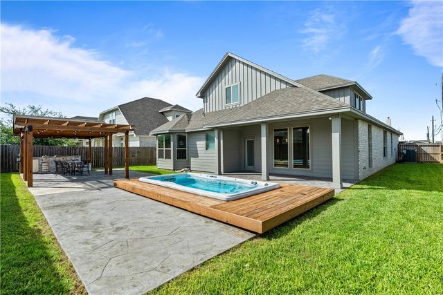 7602 Stampede Dr, Corpus Christi, TX 78414