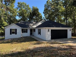 26 Greenridge Lane, Bentonville, AR 72712