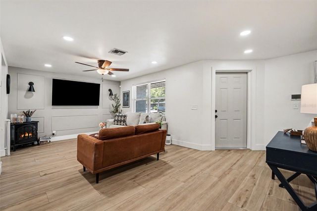 1812 W CRAWFORD STREET, Tampa, FL 33604