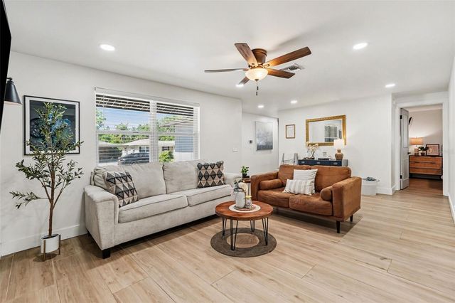 1812 W CRAWFORD STREET, Tampa, FL 33604