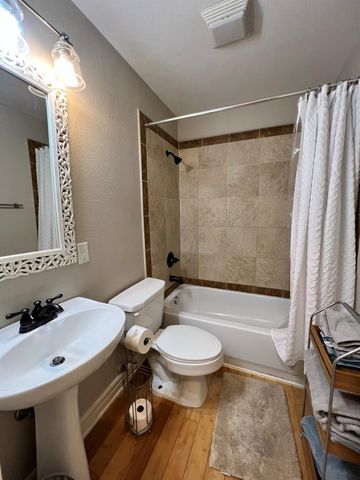 1307 Norwalk LN 201, Austin, TX 78703