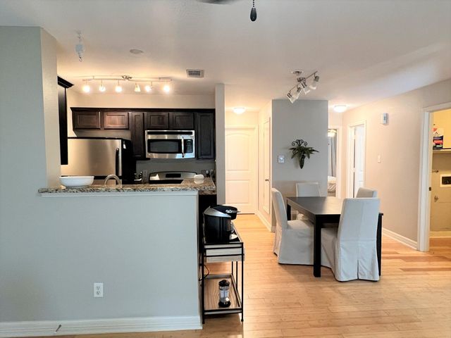 1307 Norwalk LN 201, Austin, TX 78703