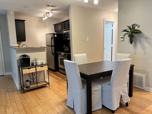 1307 Norwalk LN 201, Austin, TX 78703