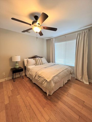 1307 Norwalk LN 201, Austin, TX 78703