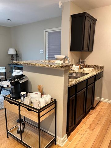 1307 Norwalk LN 201, Austin, TX 78703