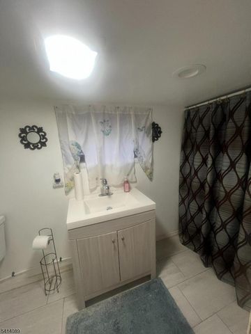 401 Woodland Ave, Roselle Park Boro, NJ 07204