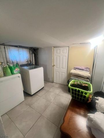 401 Woodland Ave, Roselle Park Boro, NJ 07204