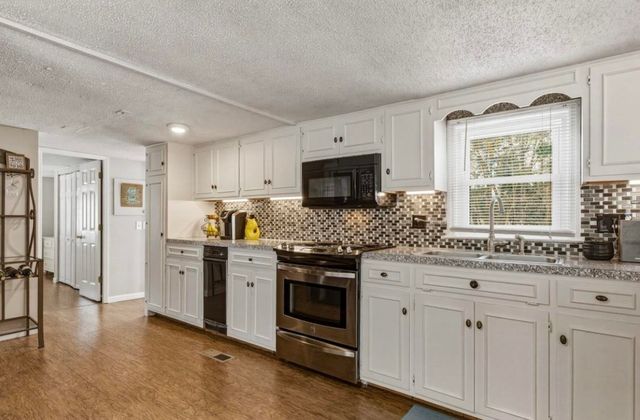 907 Horne Ave., North Myrtle Beach, SC 29582