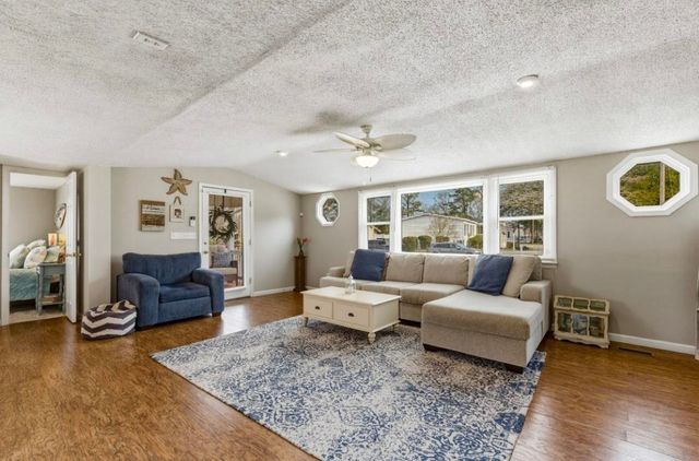 907 Horne Ave., North Myrtle Beach, SC 29582