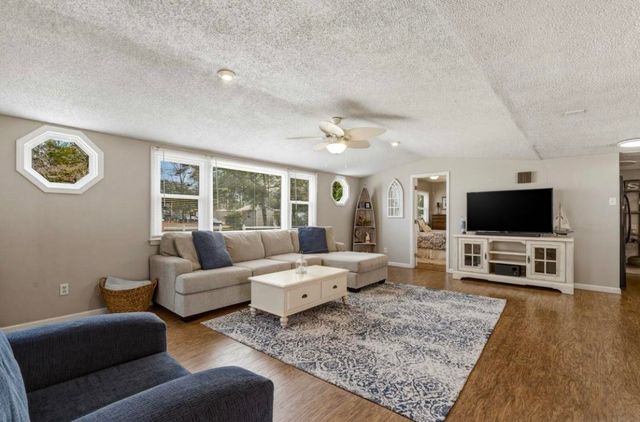 907 Horne Ave., North Myrtle Beach, SC 29582