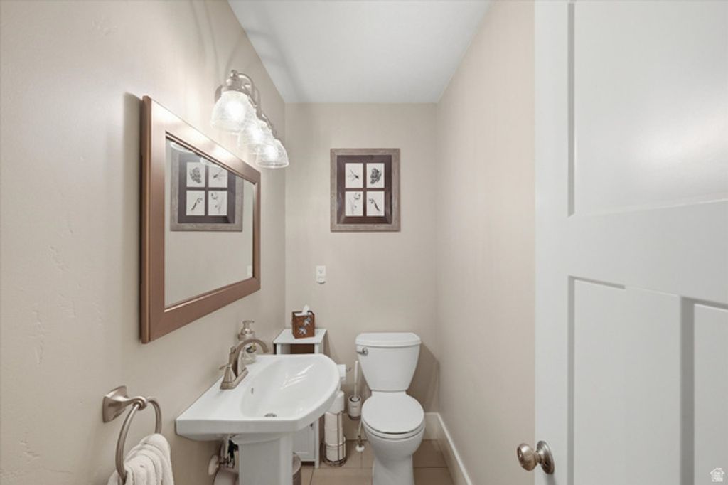 Image 12 of property listing at 220 E 300 N, Hyde Park, UT 84318