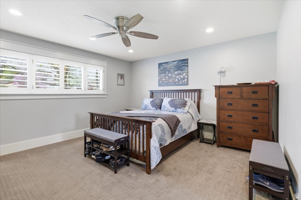 Image 13 of property listing at 220 E 300 N, Hyde Park, UT 84318
