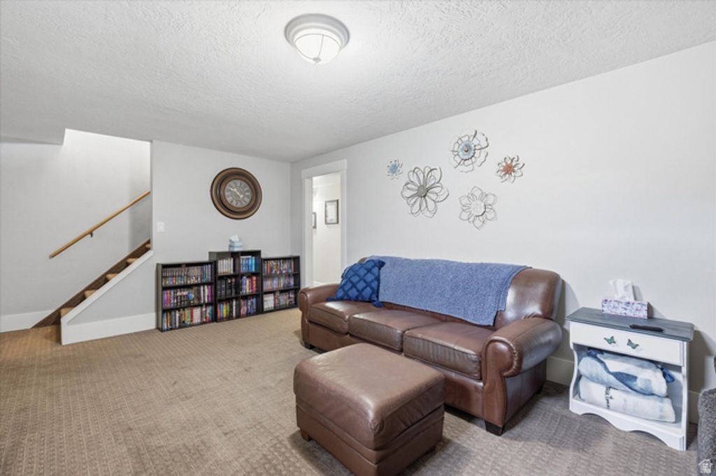 Image 19 of property listing at 220 E 300 N, Hyde Park, UT 84318
