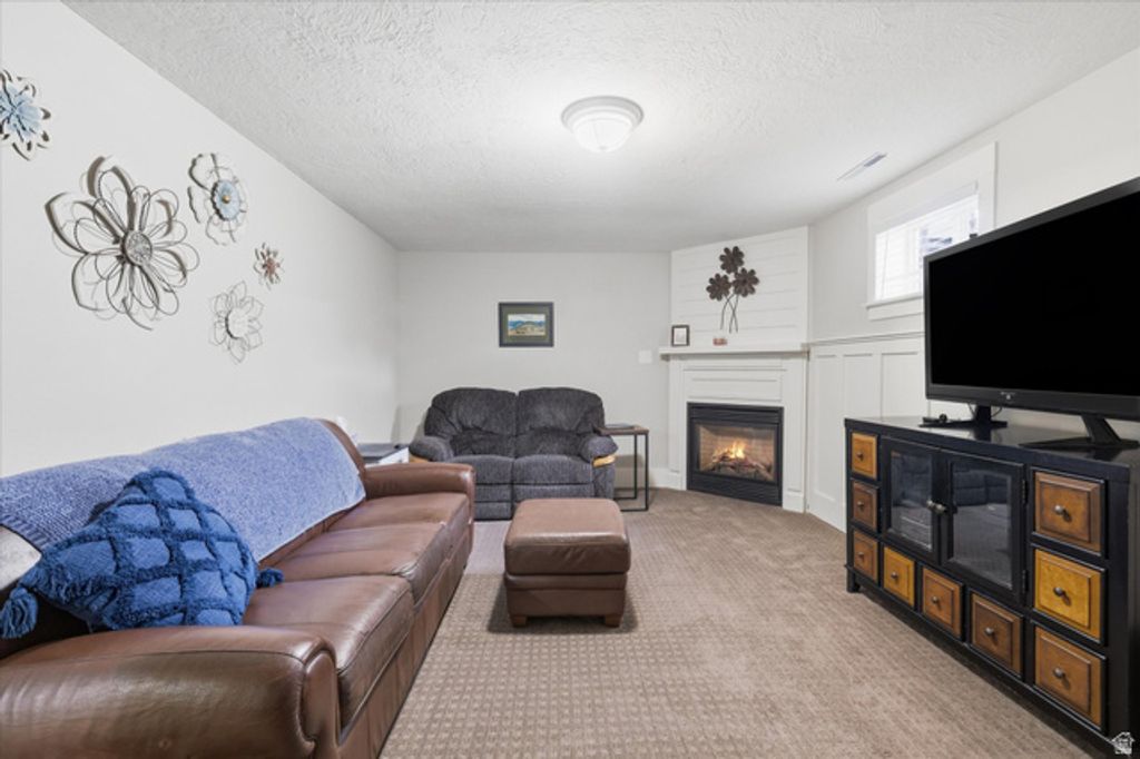 Image 20 of property listing at 220 E 300 N, Hyde Park, UT 84318