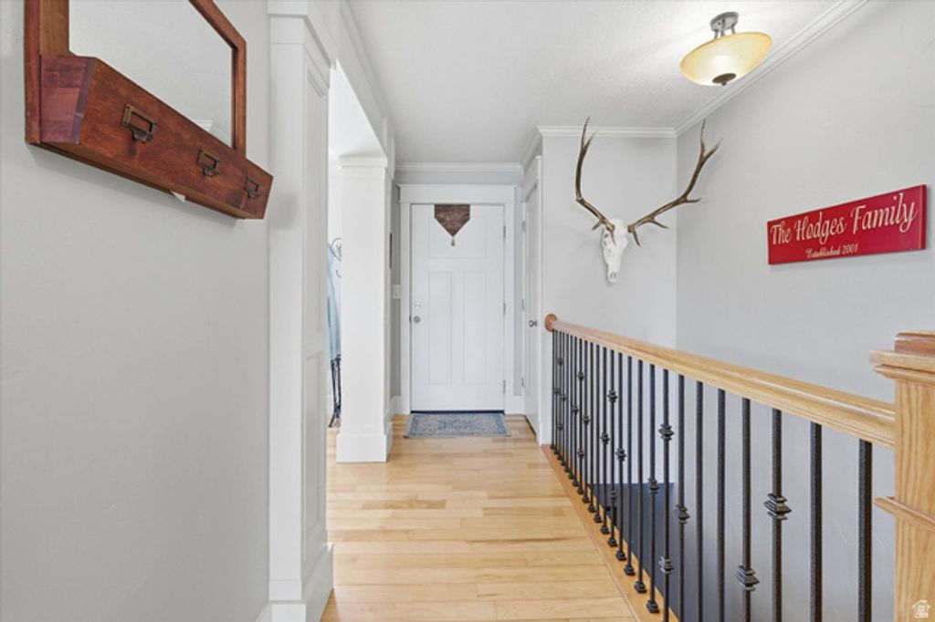 Image 3 of property listing at 220 E 300 N, Hyde Park, UT 84318