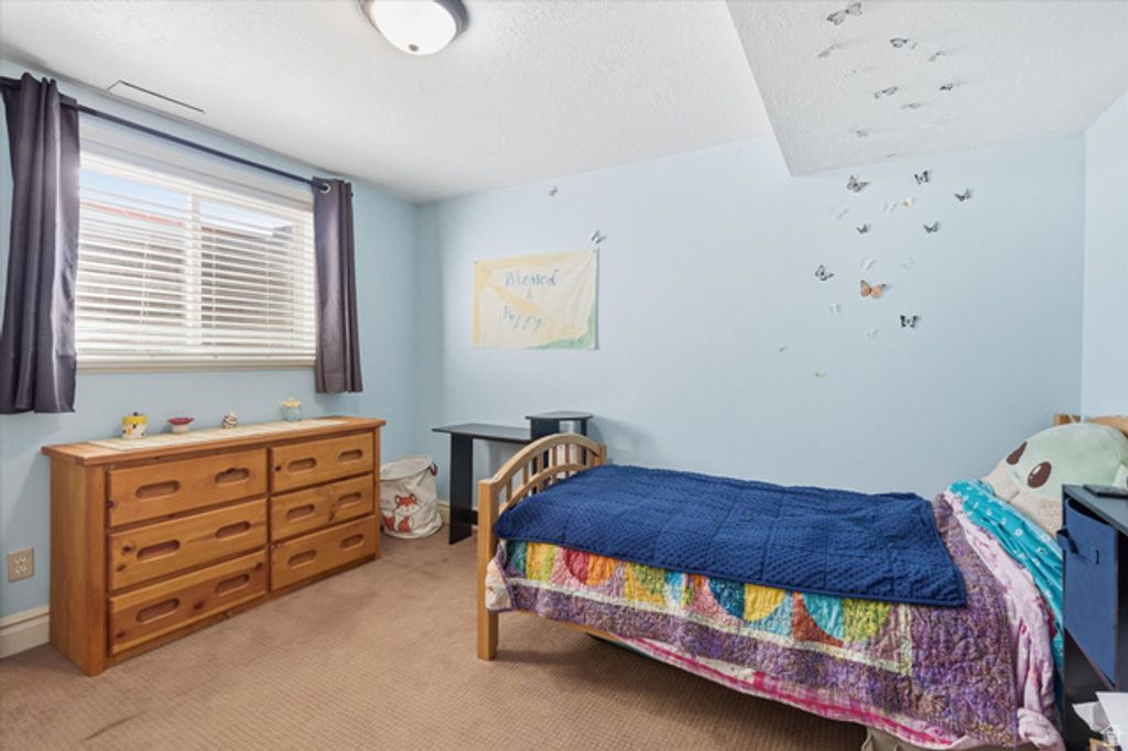 Image 21 of property listing at 220 E 300 N, Hyde Park, UT 84318