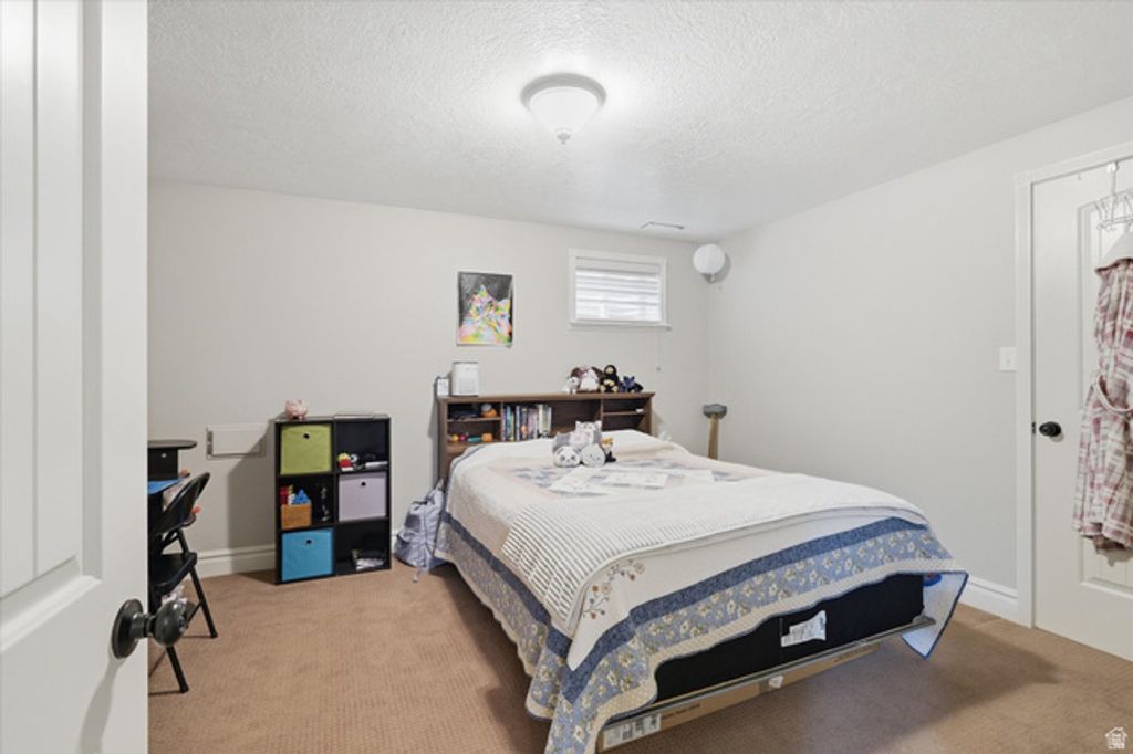Image 24 of property listing at 220 E 300 N, Hyde Park, UT 84318