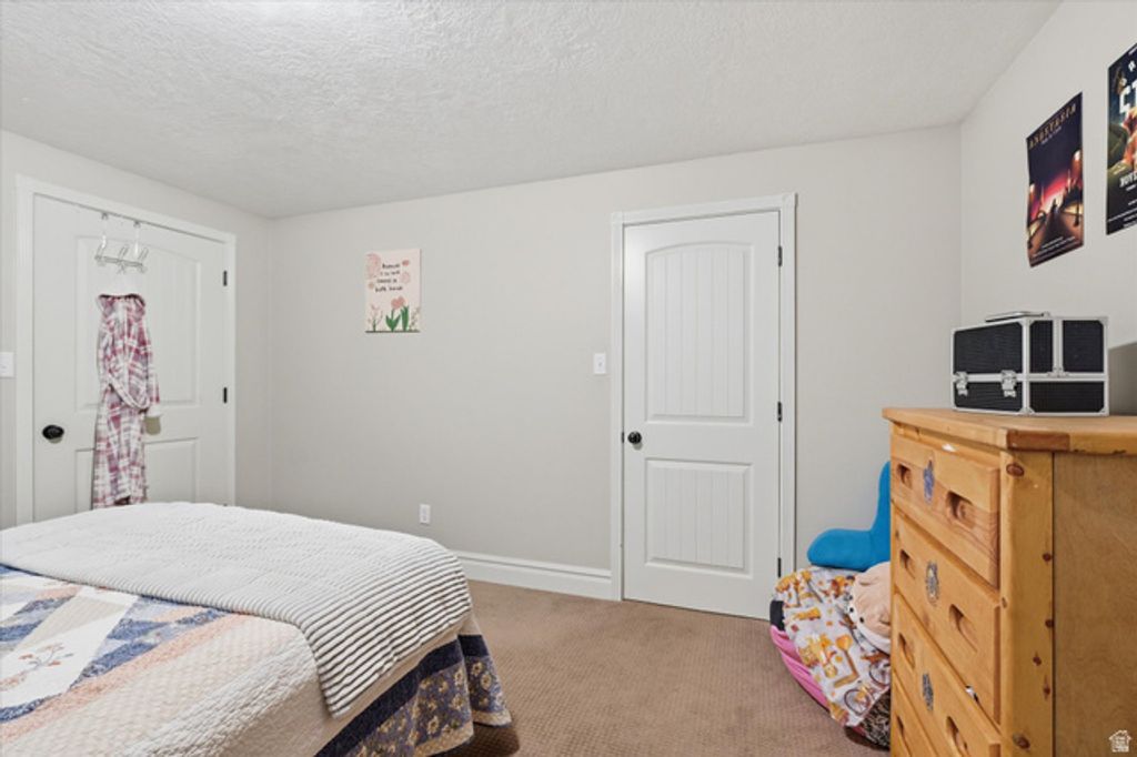 Image 25 of property listing at 220 E 300 N, Hyde Park, UT 84318