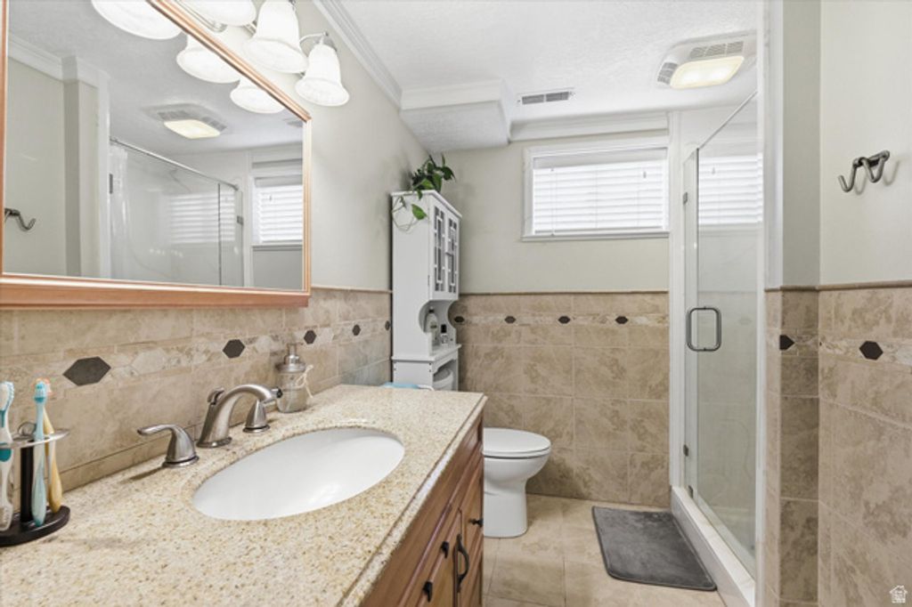 Image 26 of property listing at 220 E 300 N, Hyde Park, UT 84318