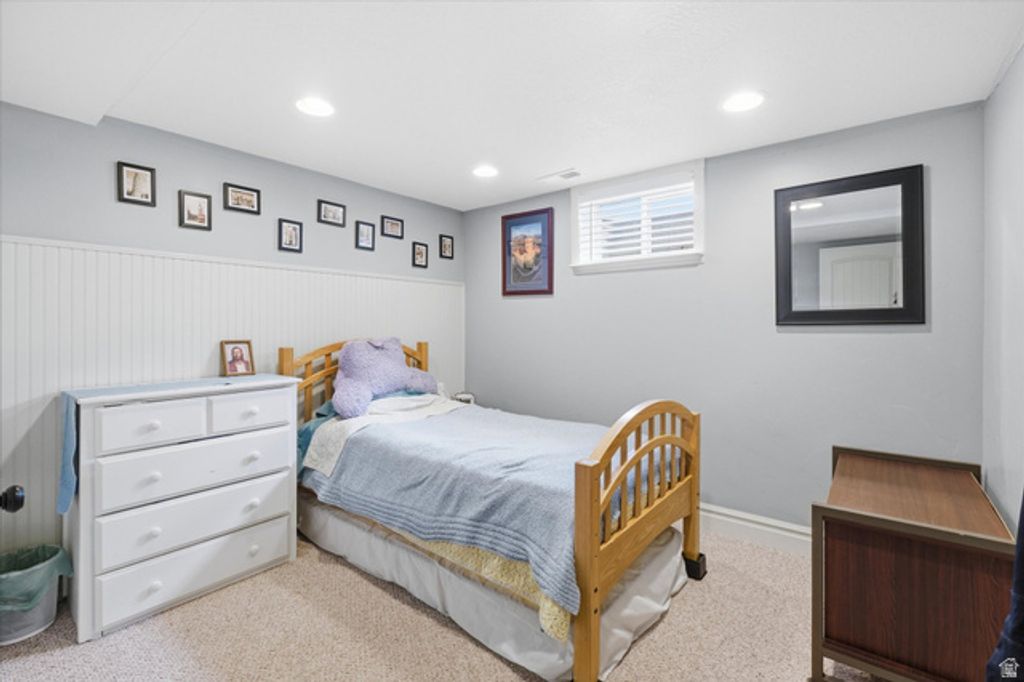 Image 27 of property listing at 220 E 300 N, Hyde Park, UT 84318